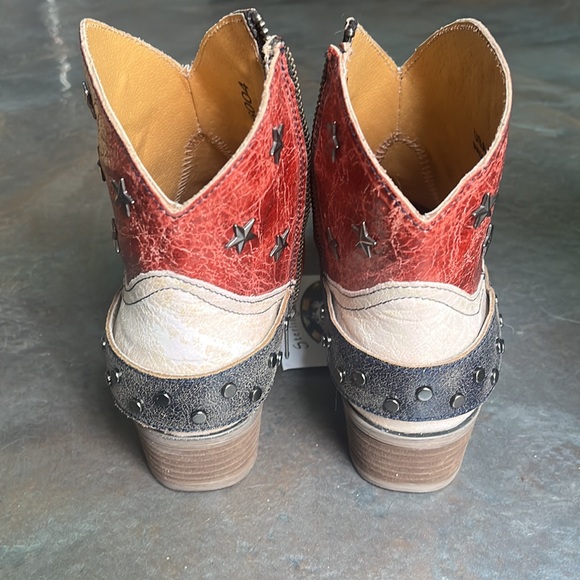 Sterling River White and Red Leather Western Star Studded Boots Size 8.5 - Picture 4 of 9